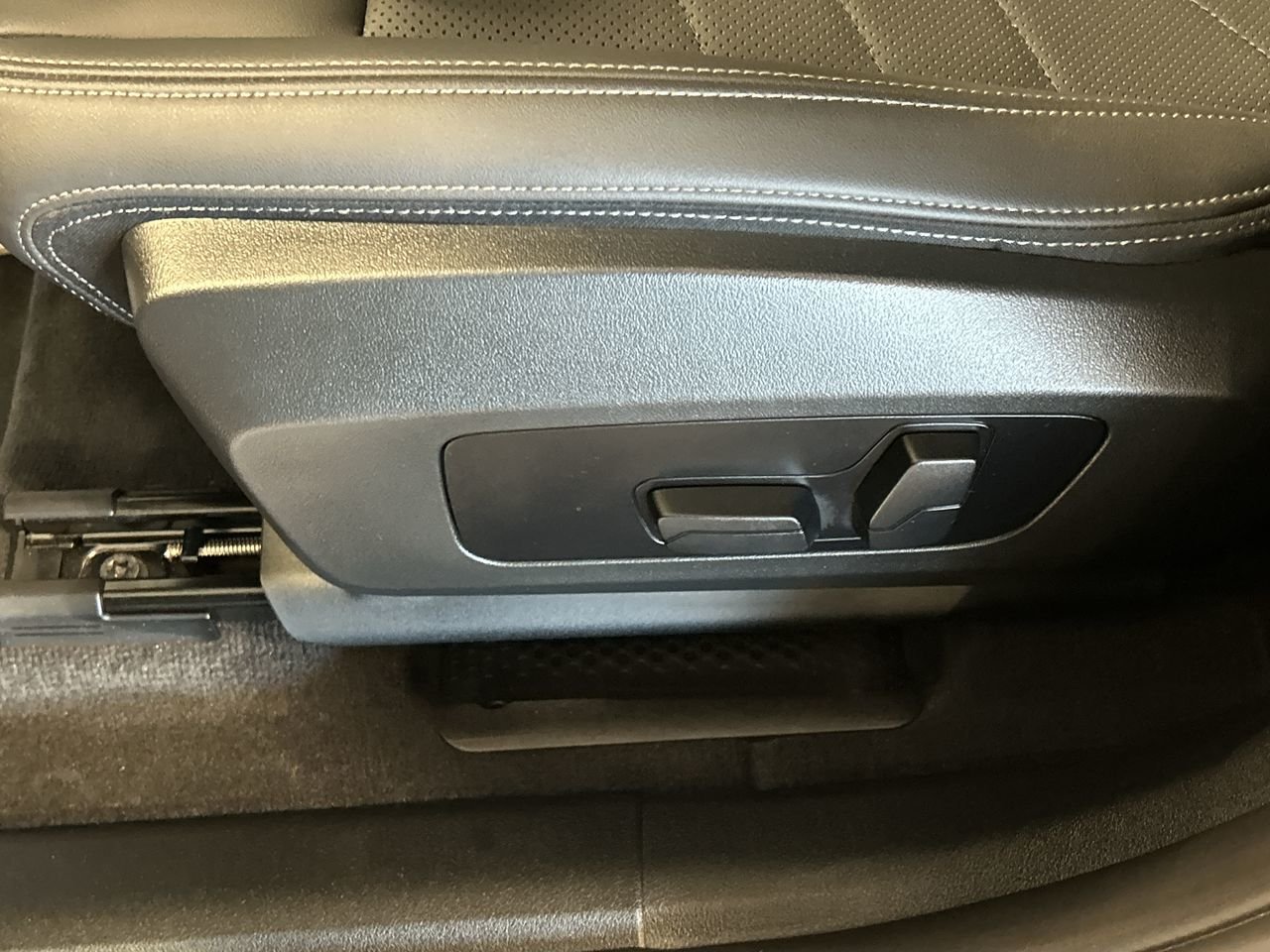 2023 BMW X1 XDrive28i | Essential Package, 多伦多, 全款车
