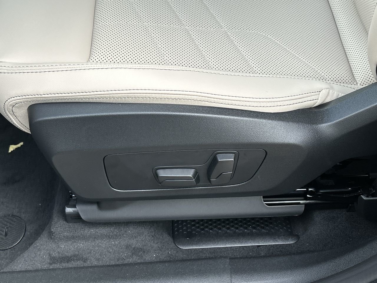 2025 BMW X1 XDrive28i, Toronto, Cash