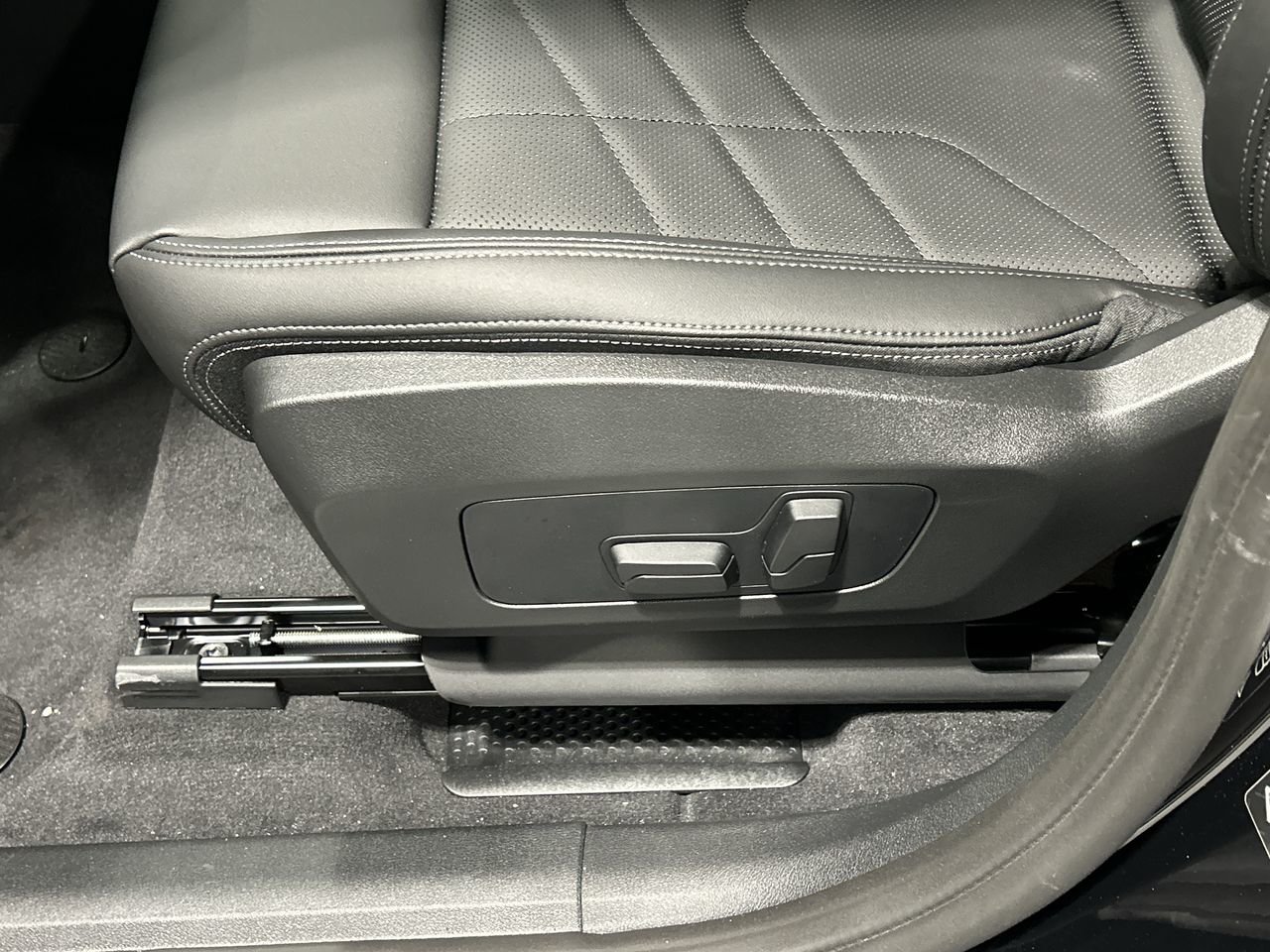 2025 BMW X1 XDrive28i, Toronto, Cash