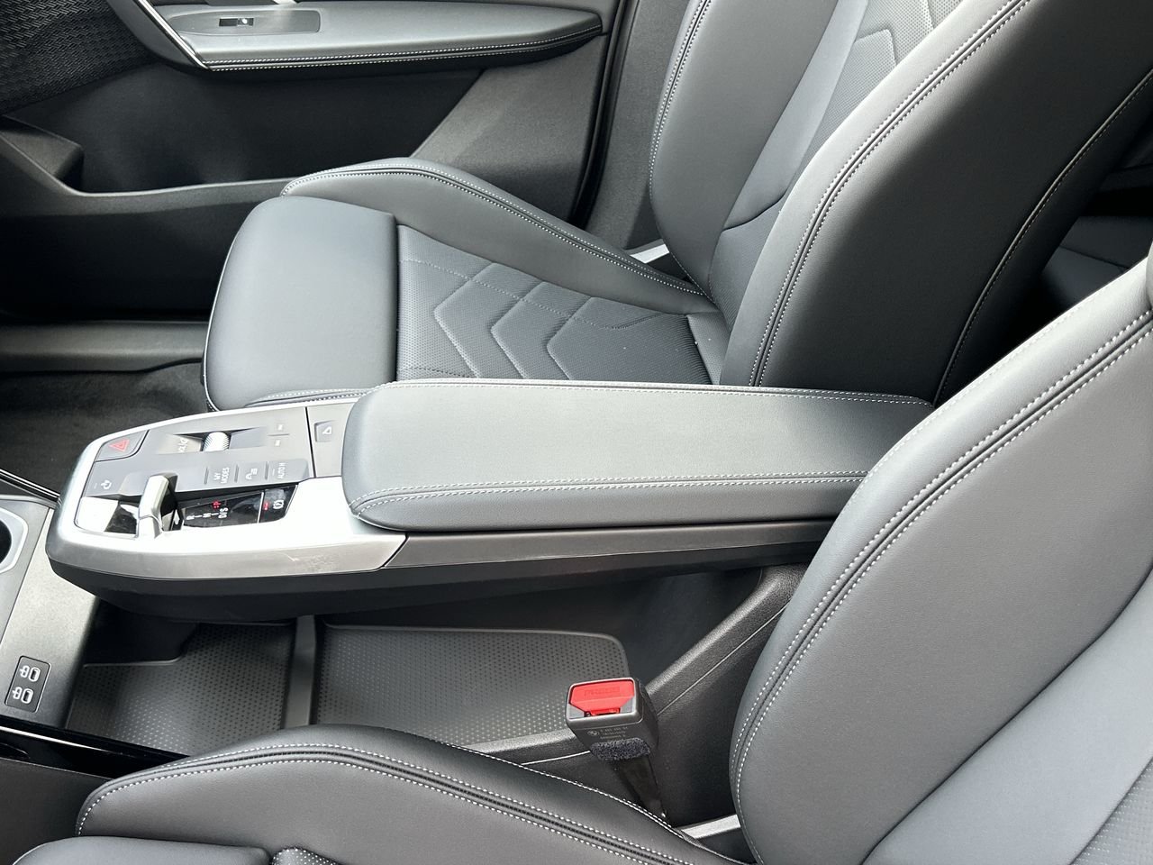 2025 BMW X1 XDrive28i M Sport Edition, 多伦多, 全款车