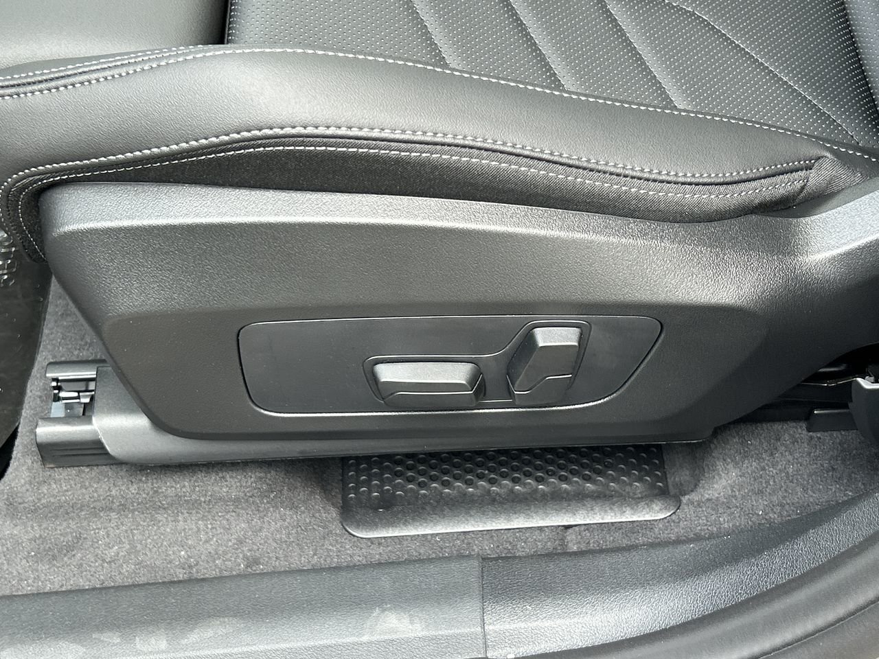 2025 BMW X1 XDrive28i M Sport Edition, 多伦多, 全款车