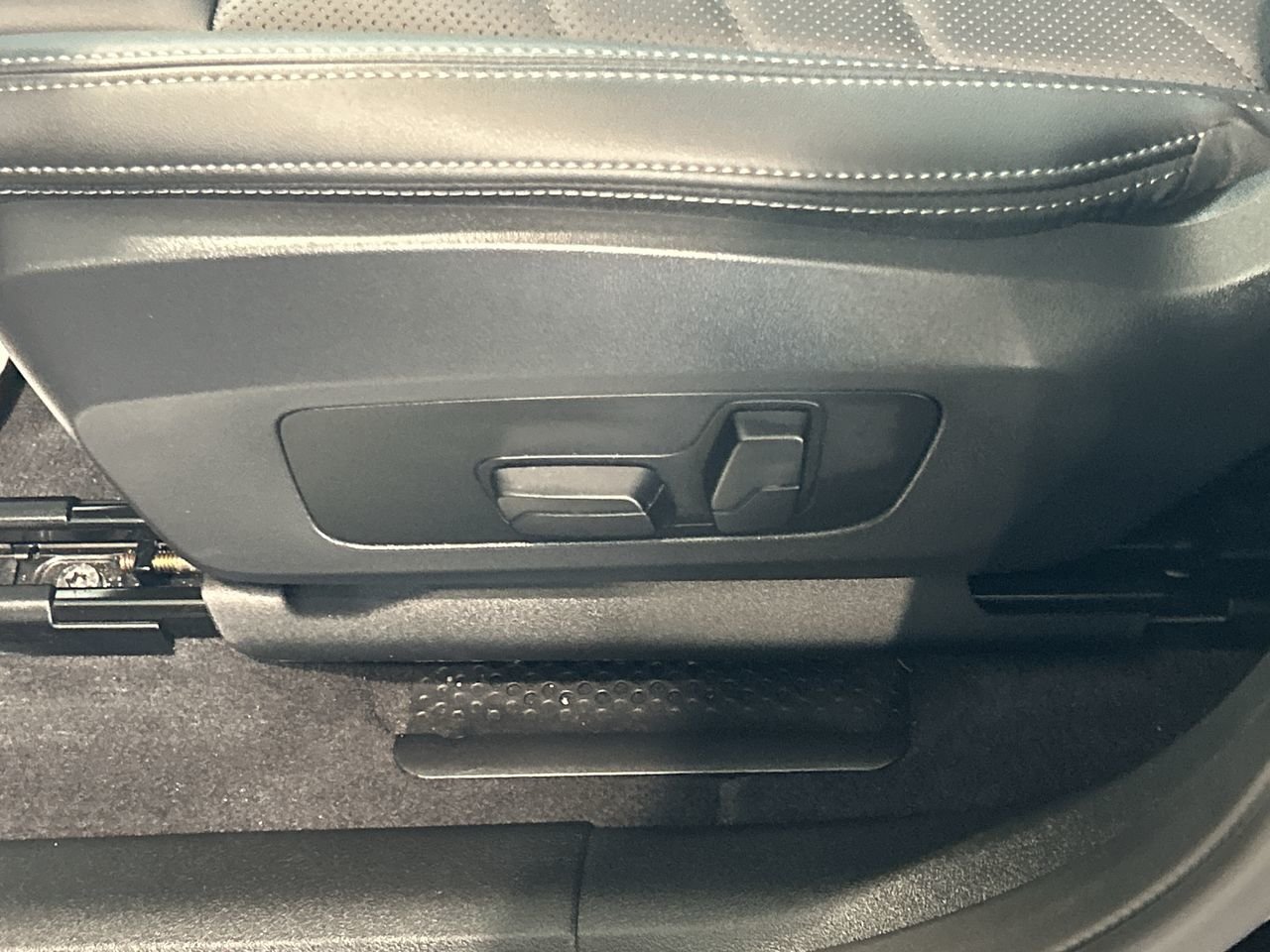 2025 BMW X1 XDrive28i | Essential Package, 多伦多, 全款车