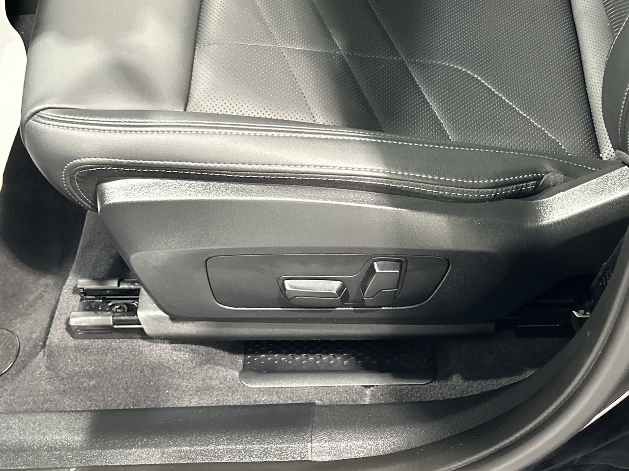 2025 BMW X1 XDrive28i | Essential Package, Toronto, Cash