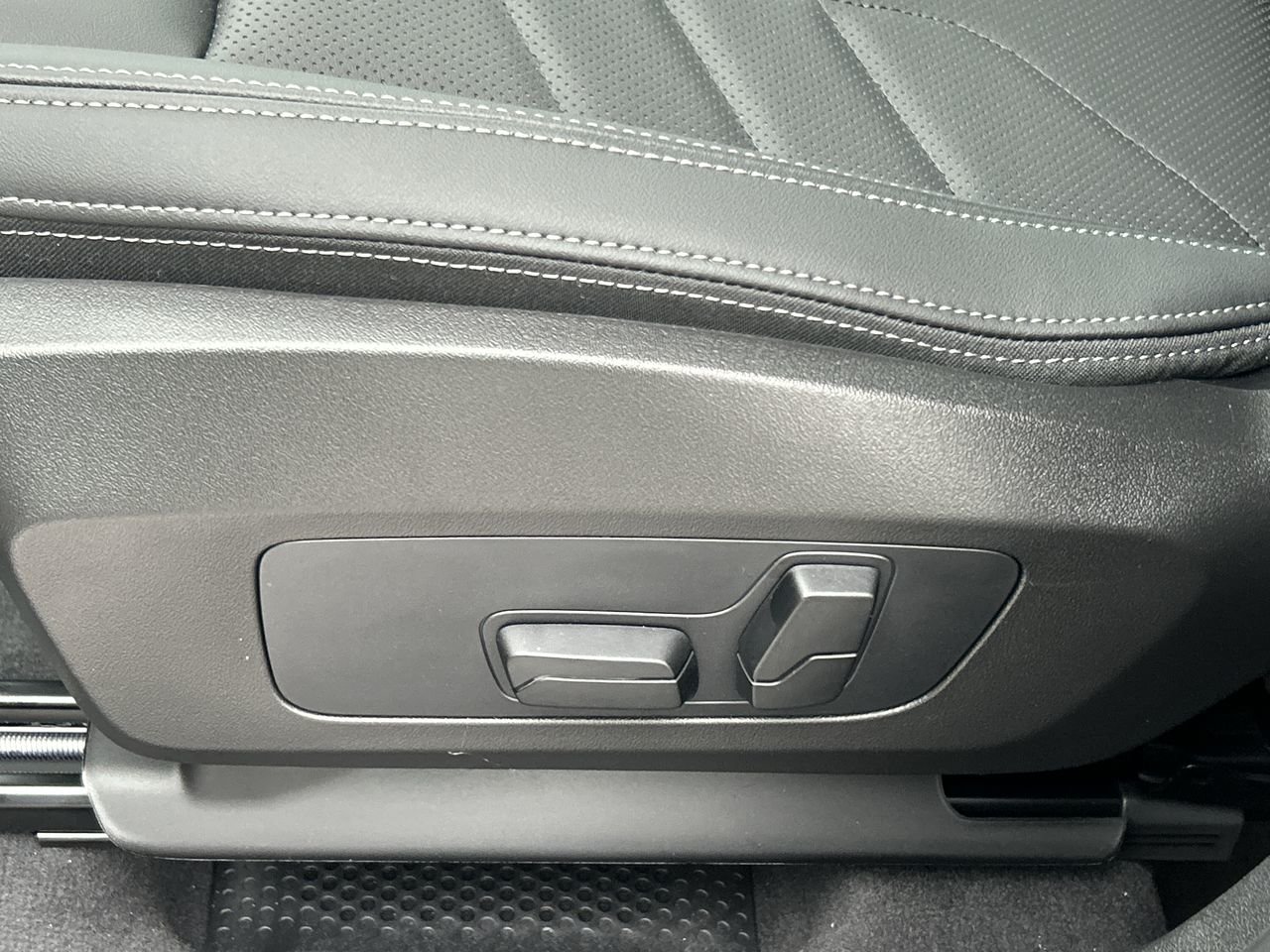 2026 BMW X1 xDrive28i, 多伦多, 全款车