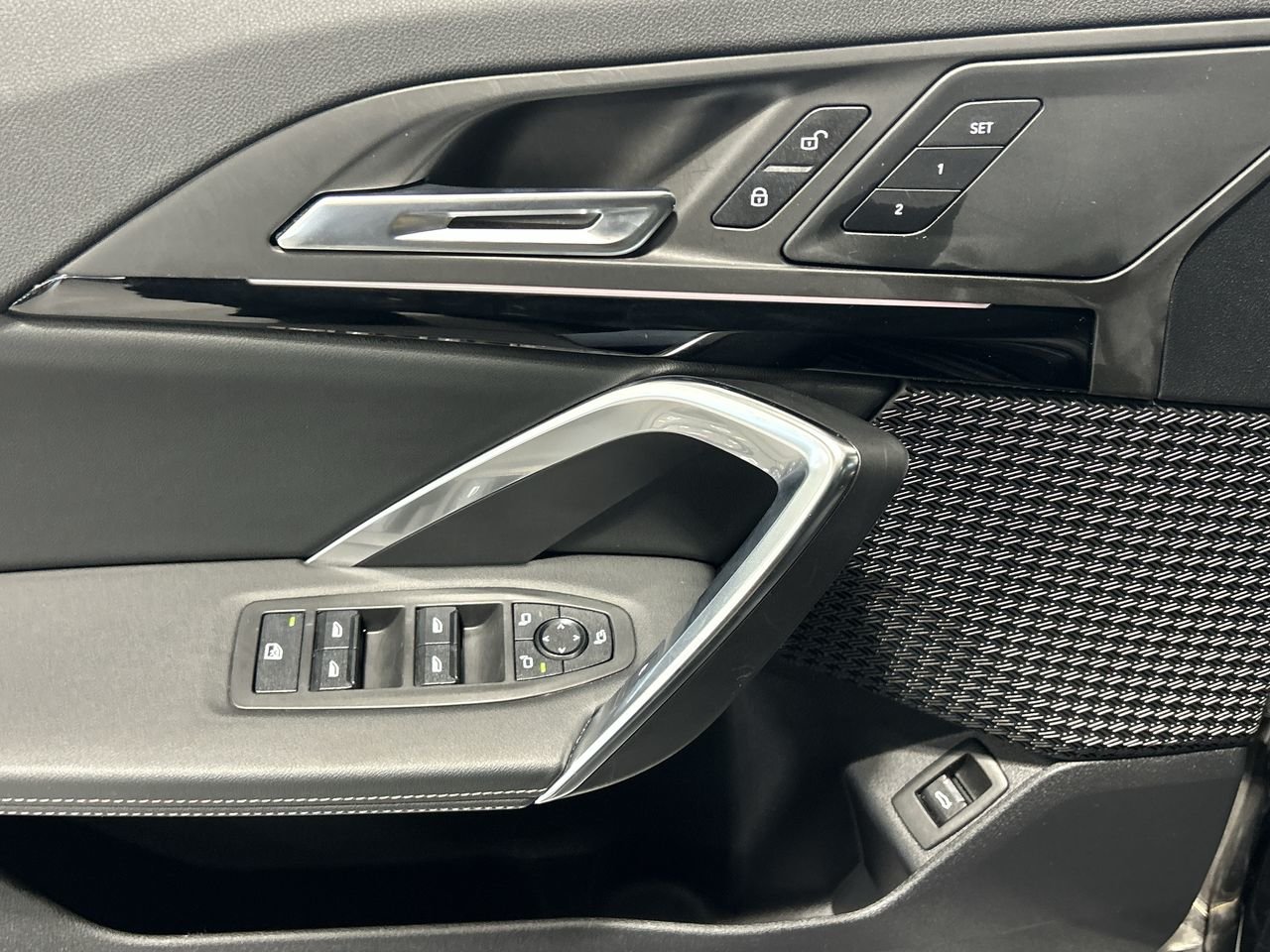 2025 BMW X2 xDrive28i | Essential Package, 多伦多, 全款车