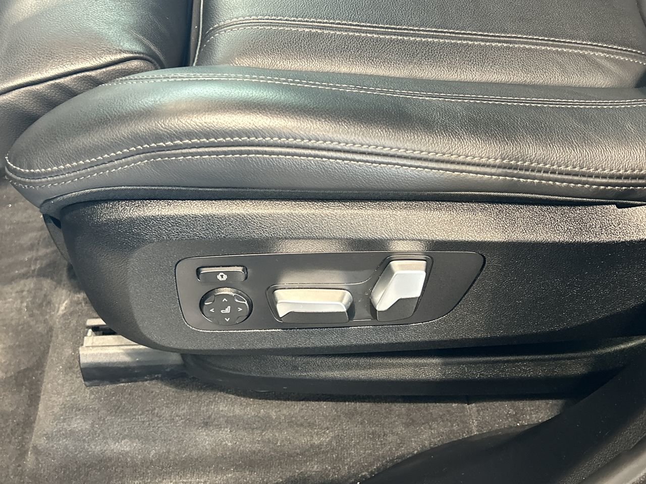 2022 BMW X5 XDrive40i | Essential Package | M Sport Package, Toronto, Cash