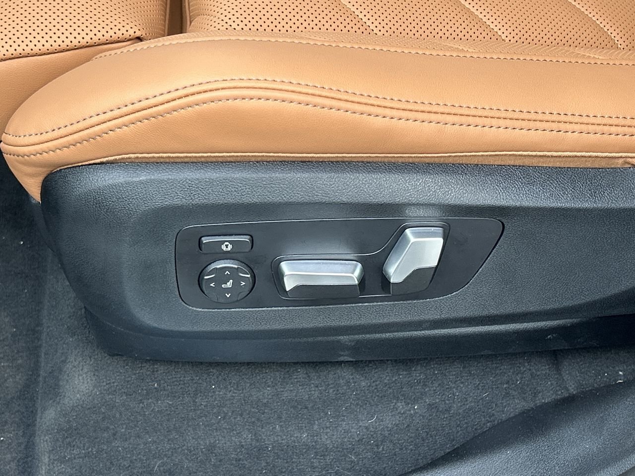 2025 BMW X5 M60i xDrive, Toronto, Cash