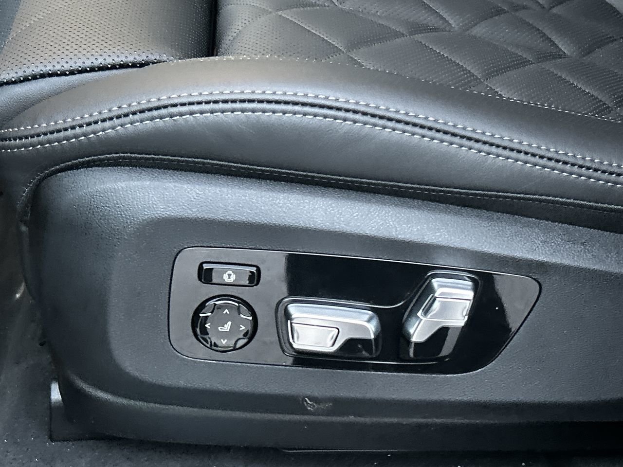 2026 BMW X5 M60i xDrive, 多伦多, 全款车