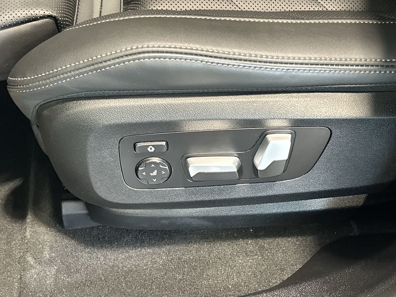 2024 BMW X6 XDrive40i | Essential PKG | M Sport Pro PKG, Toronto, Cash