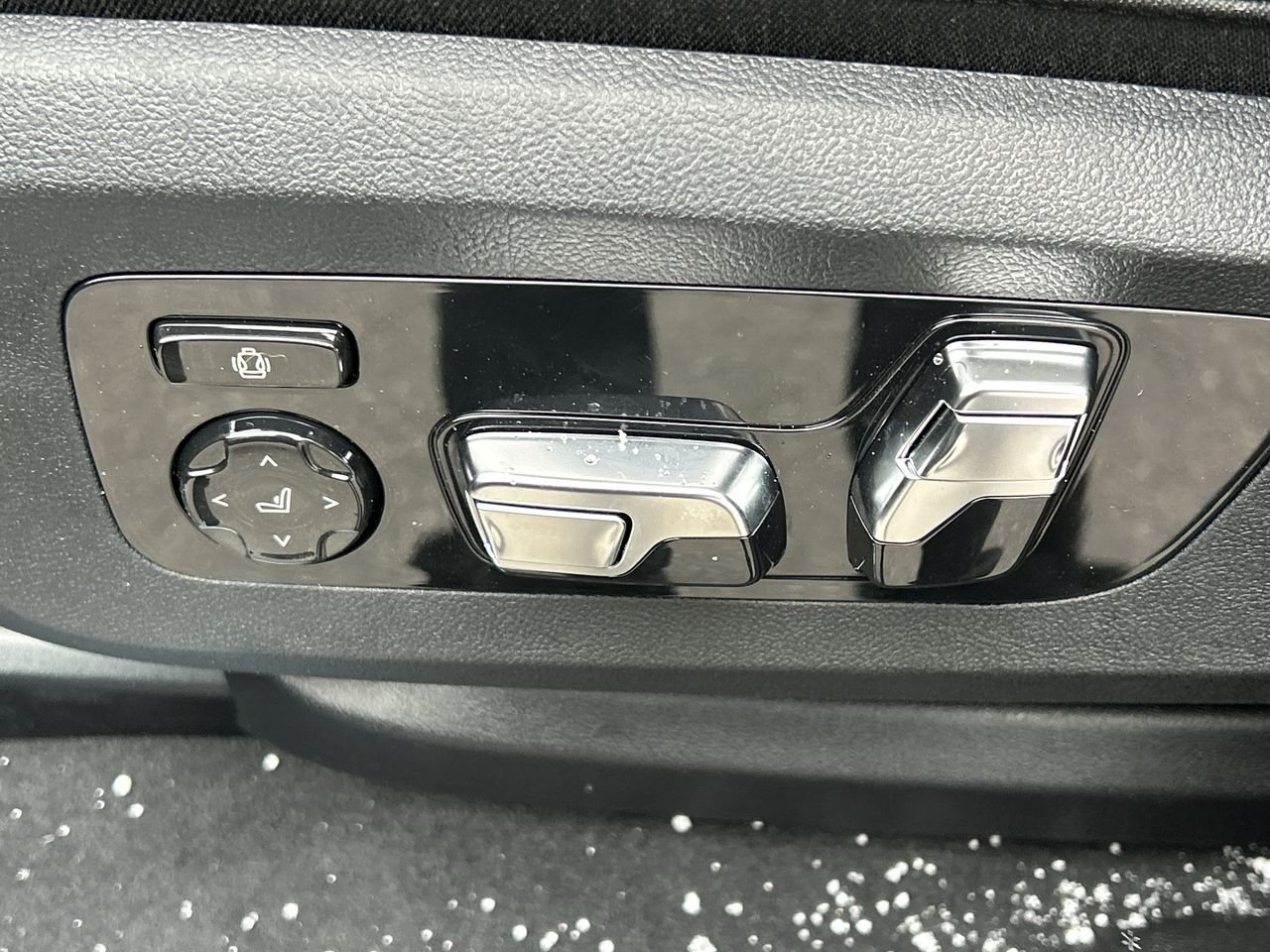 2025 BMW X6 M60i xDrive, Toronto, Cash