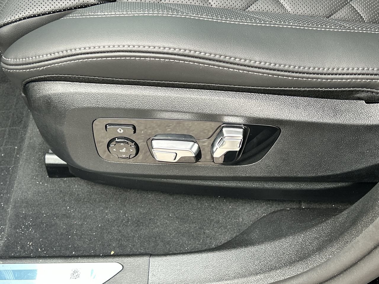 2025 BMW X6 XDrive40i, Toronto, Cash
