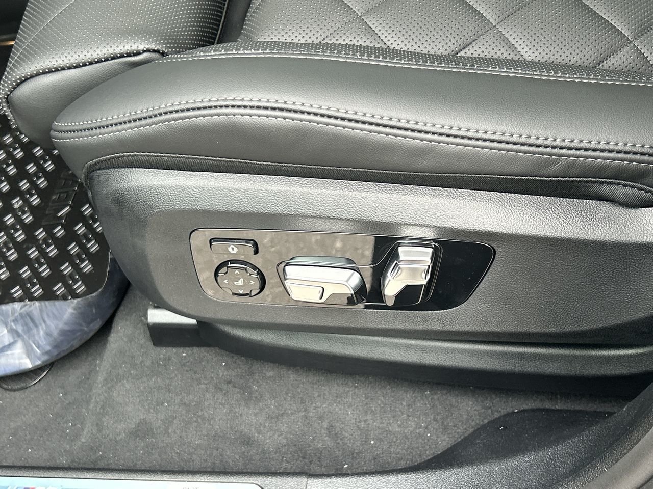 2026 BMW X6 XDrive40i Nightfall Edition, 多伦多, 全款车