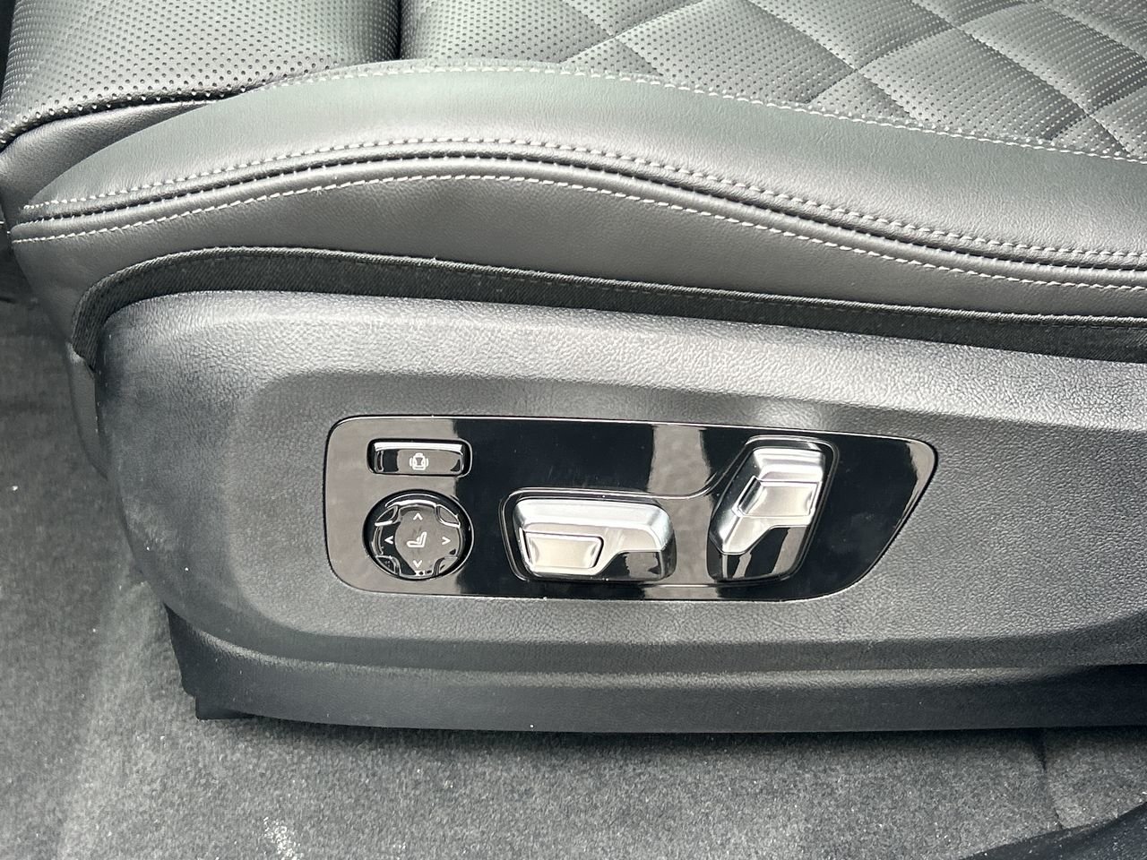 2026 BMW X7 xDrive40i, Toronto, Cash