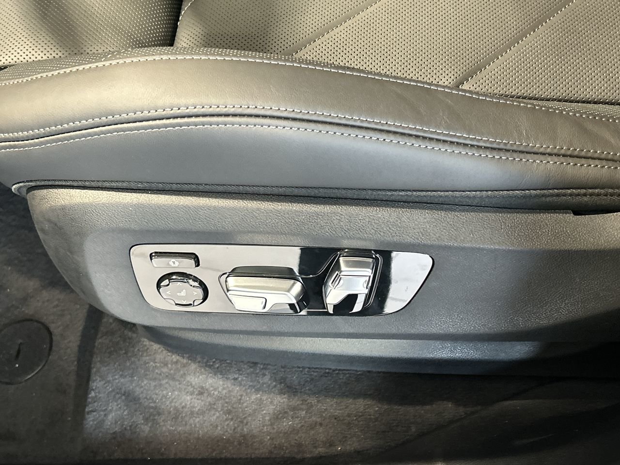 2025 BMW XM XM, Toronto, Cash