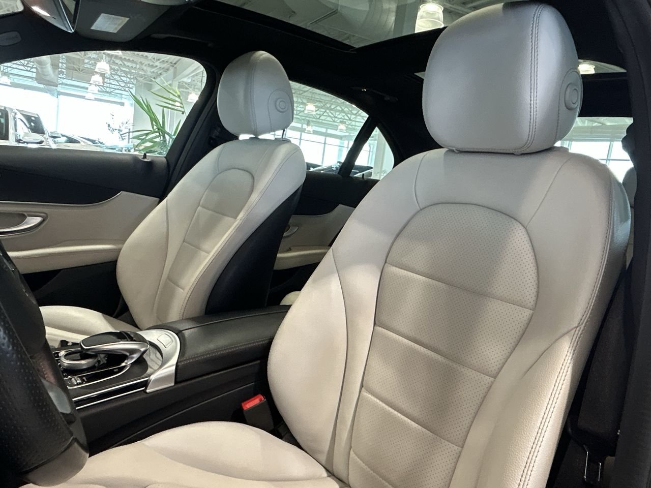 2016 Mercedes-Benz C300 4MATIC Sedan | Premium Package, Toronto, Cash