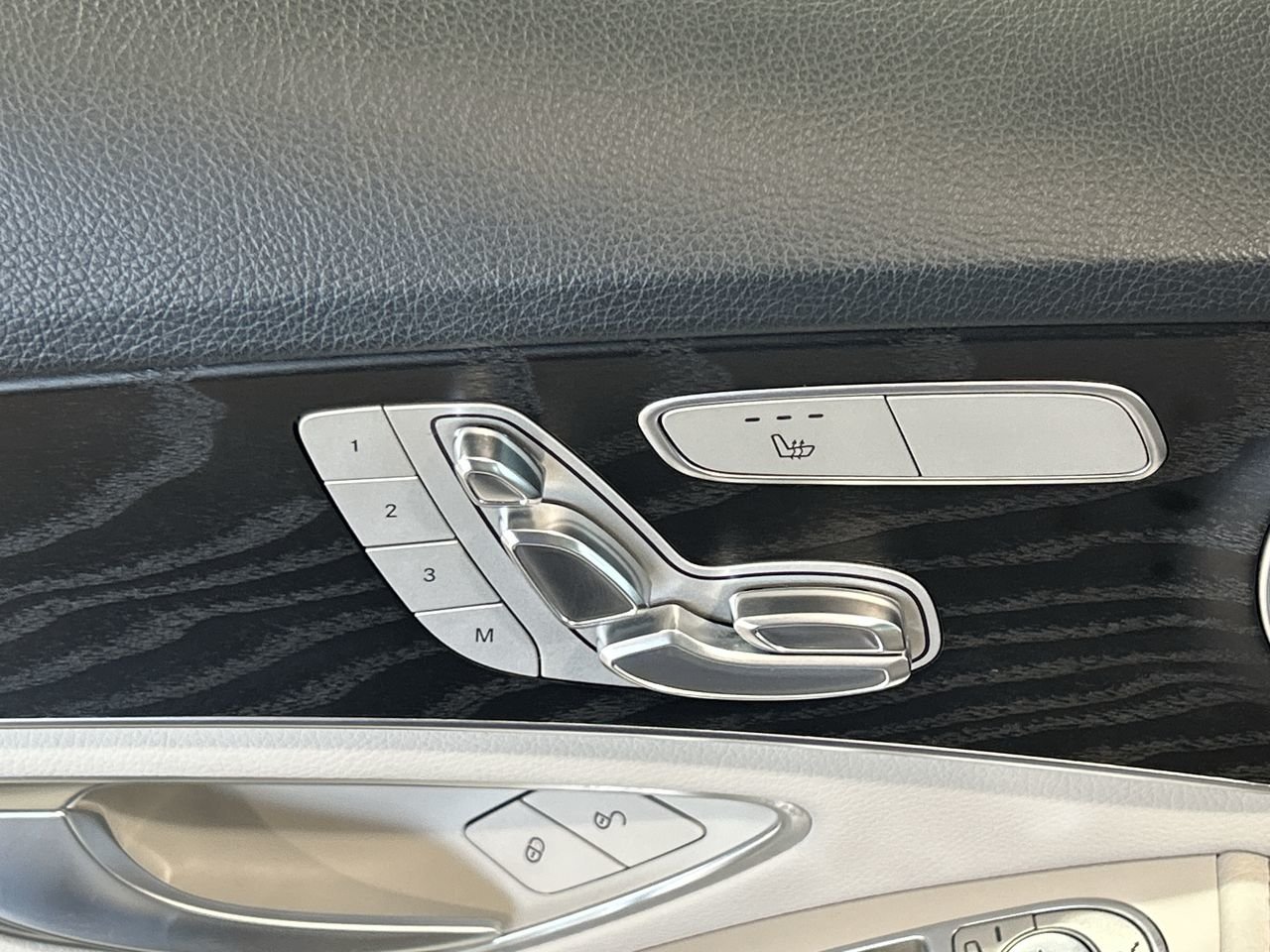 2016 Mercedes-Benz C300 4MATIC Sedan | Premium Package, Toronto, Cash