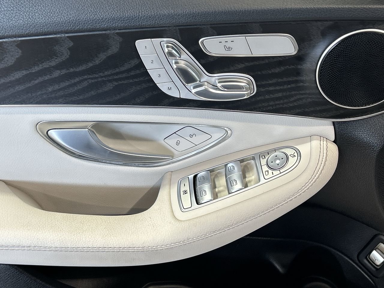 2016 Mercedes-Benz C300 4MATIC Sedan | Premium Package, Toronto, Cash