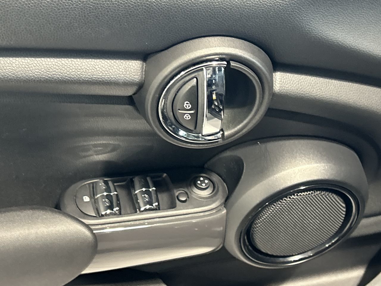 2016 MINI Cooper 5 Door | Essentials Package | Loaded Package, Toronto, Cash