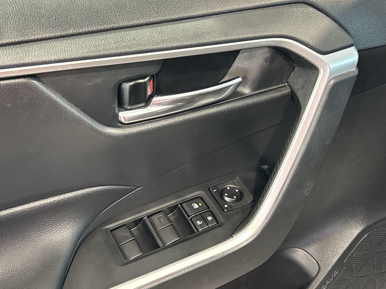 2019 Toyota RAV4 FWD XLE, Toronto, Cash