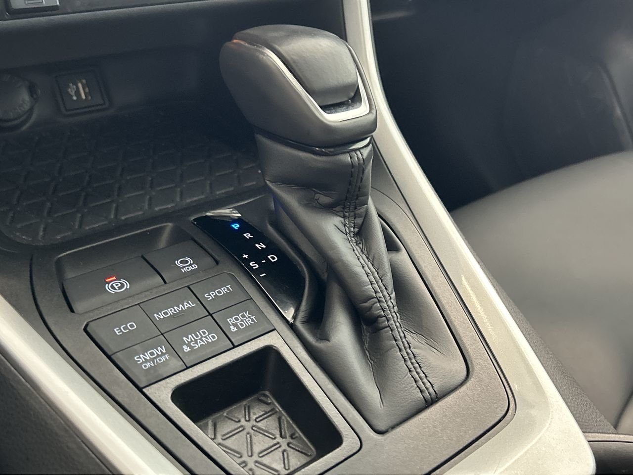 2023 Toyota RAV4 XLE AWD, Toronto, Cash