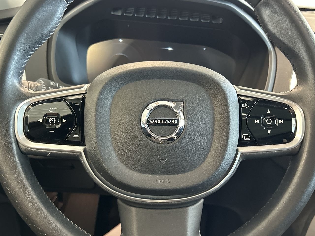 2018 Volvo XC90 T6 AWD Momentum, Toronto, Cash