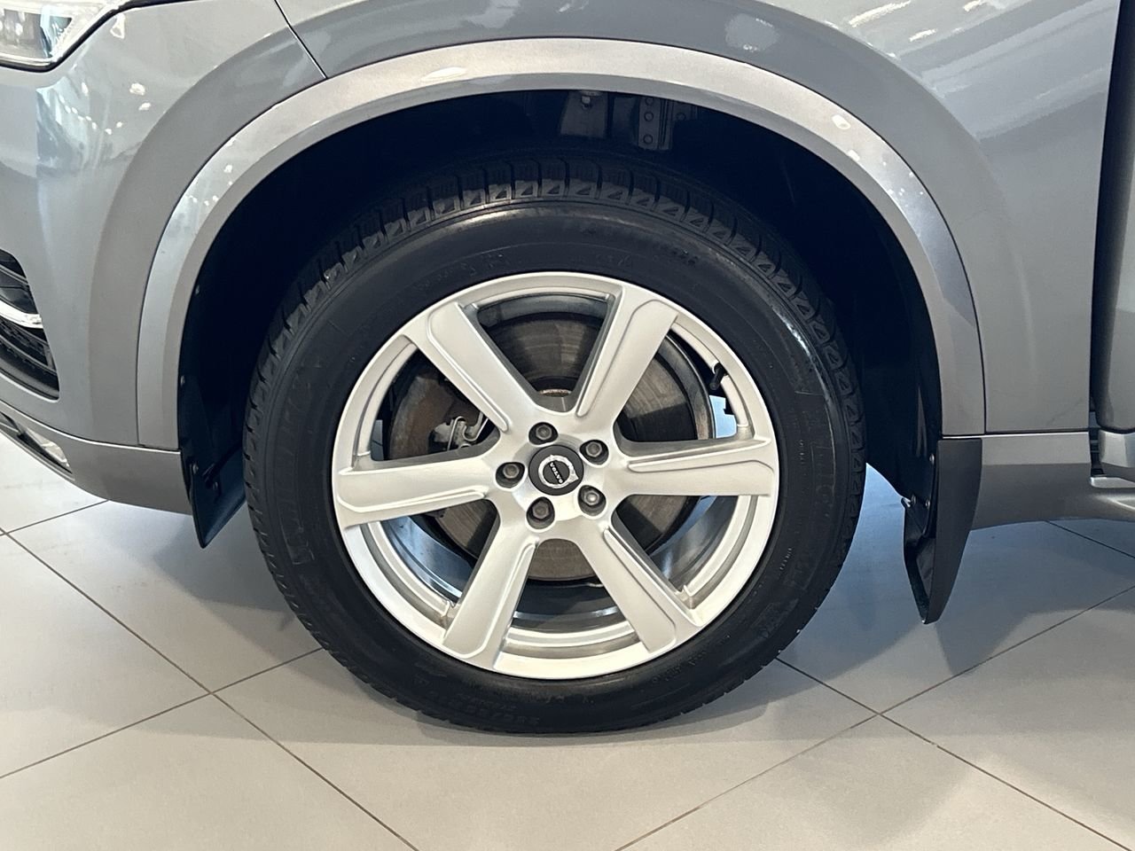 2018 Volvo XC90 T6 AWD Momentum, Toronto, Cash