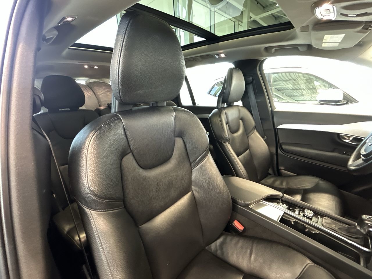 2018 Volvo XC90 T6 AWD Momentum, Toronto, Cash