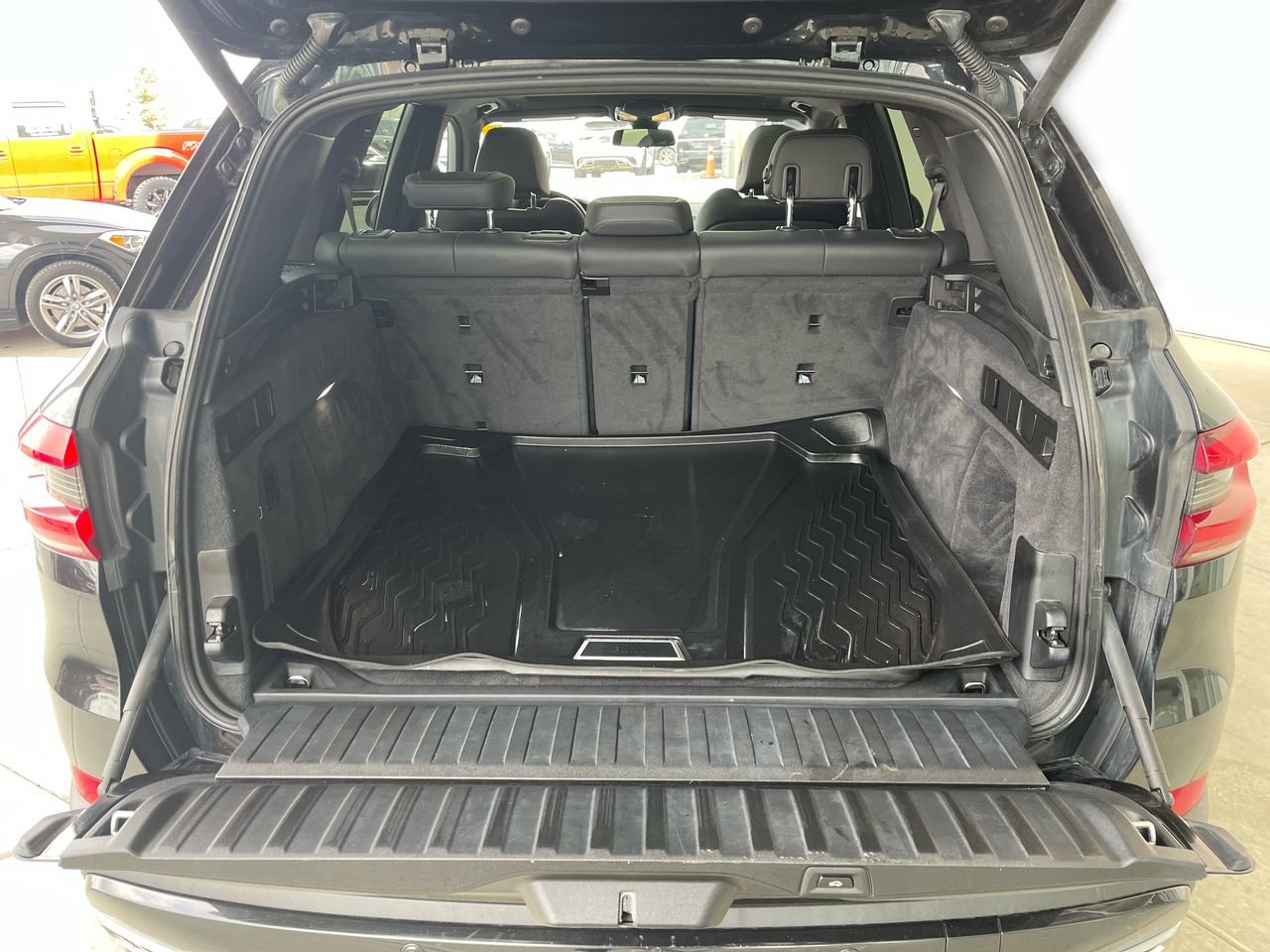 Used 2019  BMW XDrive40i image 32
