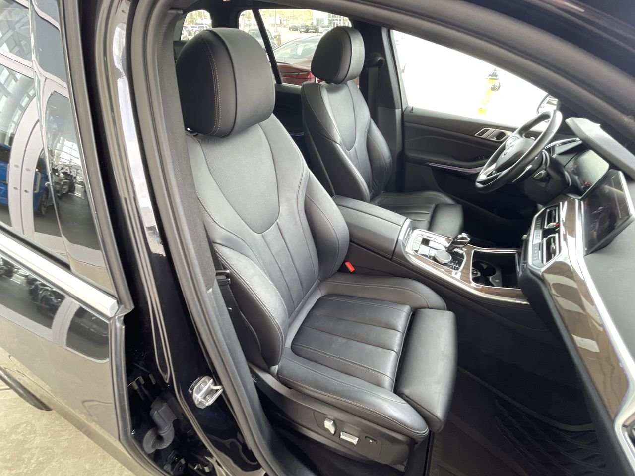 Used 2019  BMW XDrive40i image 33