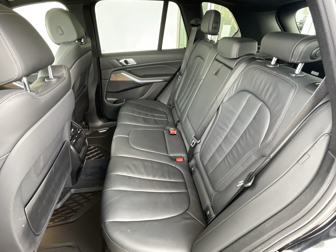 Used 2019  BMW XDrive40i image 31