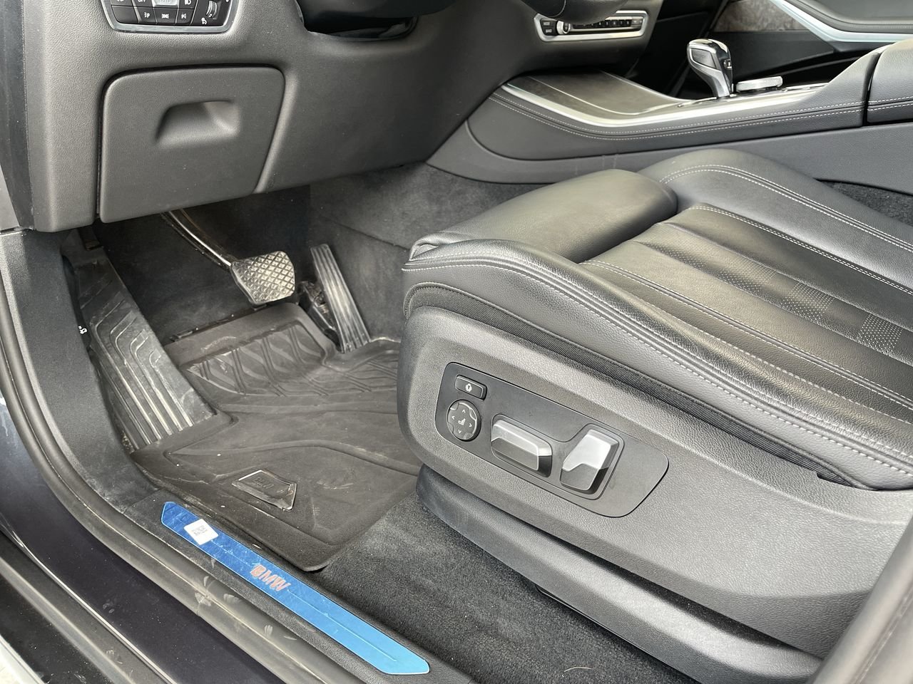 Used 2020 Alpine White BMW XDrive40i image 4