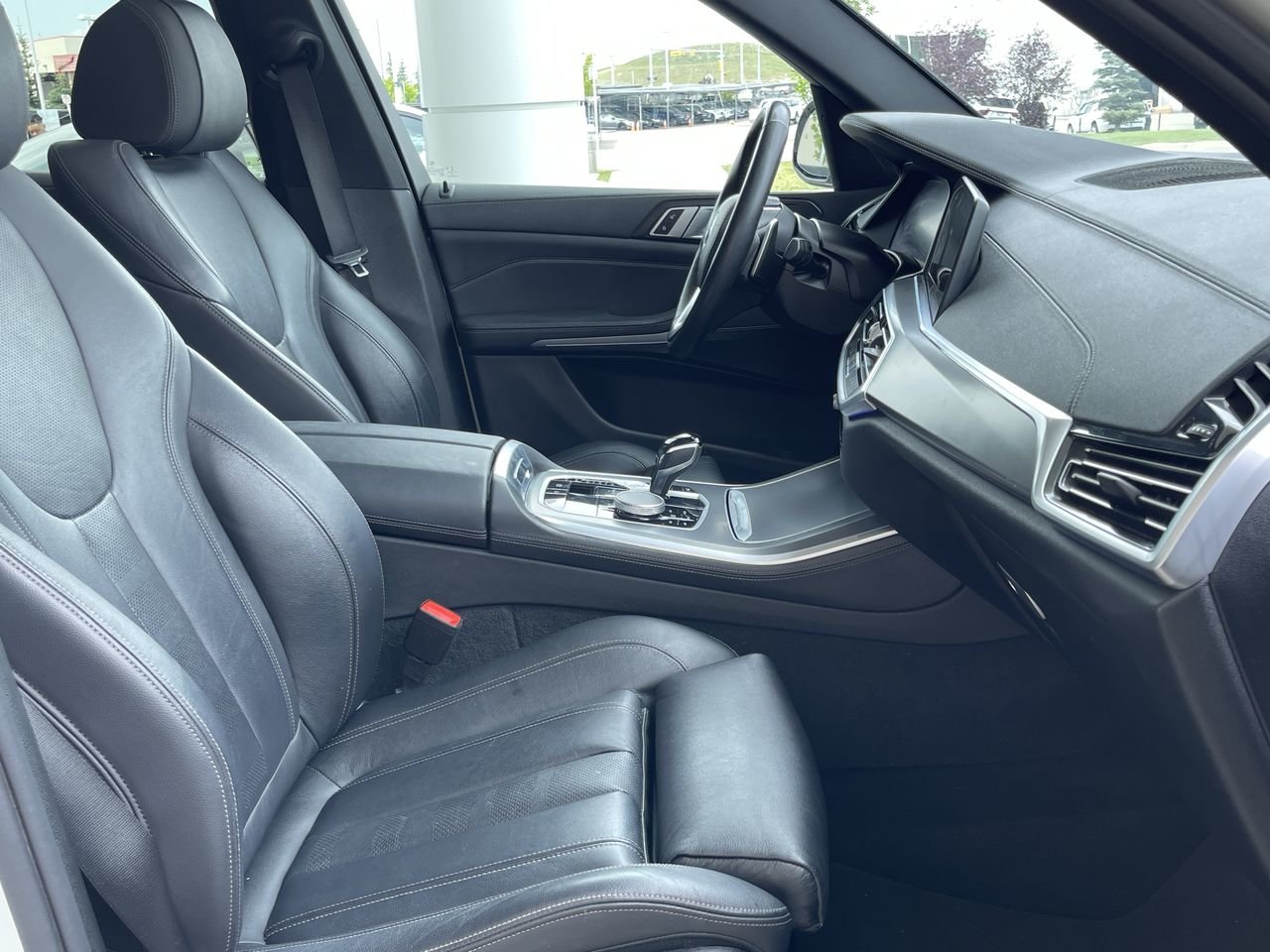 Used 2020 White BMW XDrive40i image 33