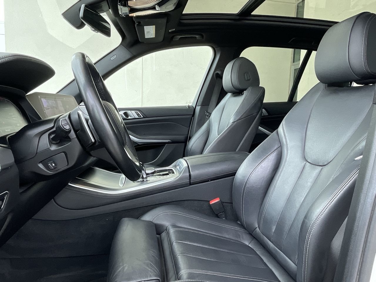 Used 2020 White BMW XDrive40i image 19