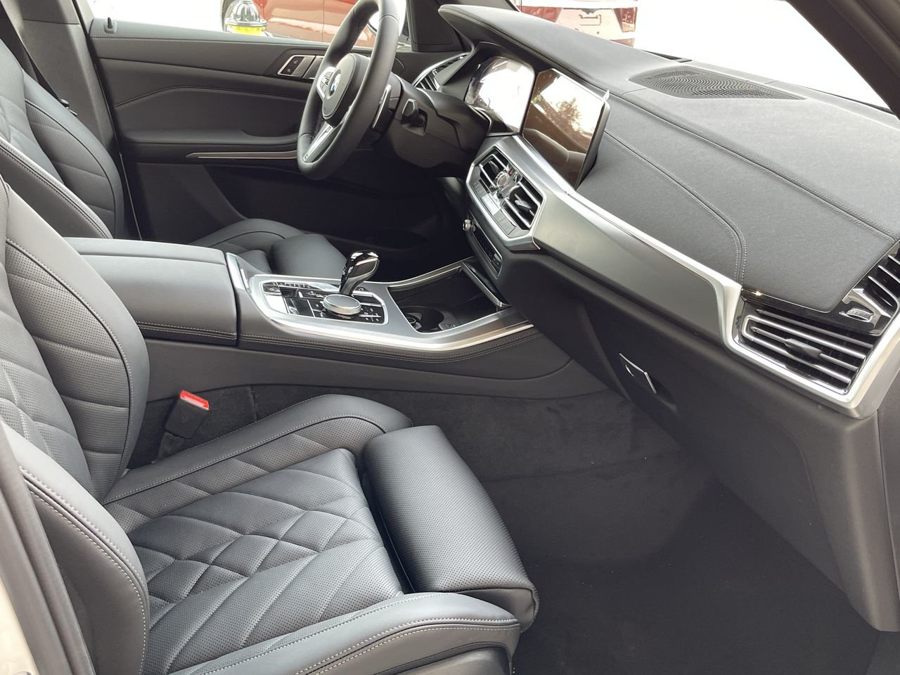 Used 2023 Black BMW XDrive40i image 32