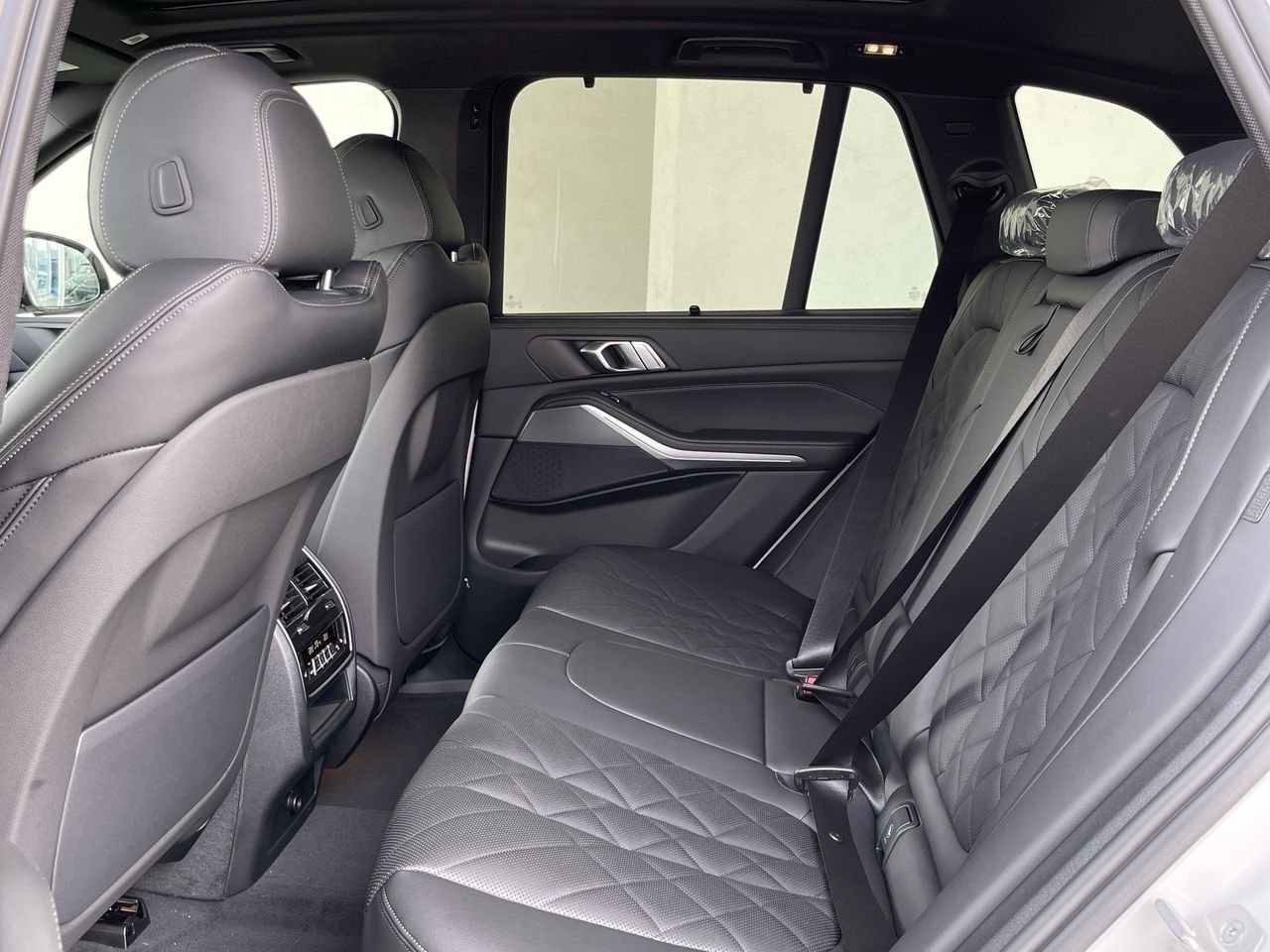 Used 2023 Black BMW XDrive40i image 31
