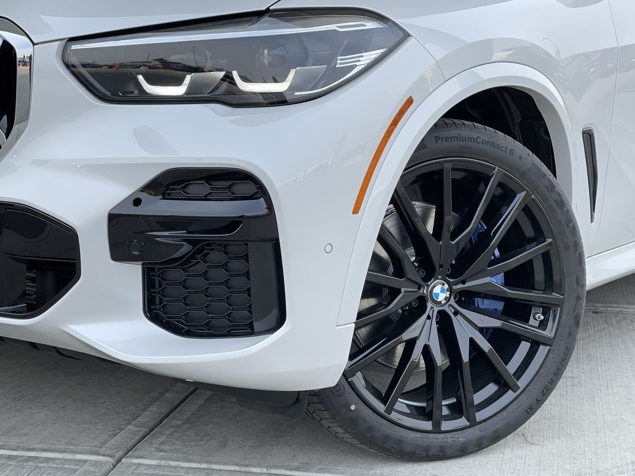 Used 2023 Black BMW XDrive40i image 18