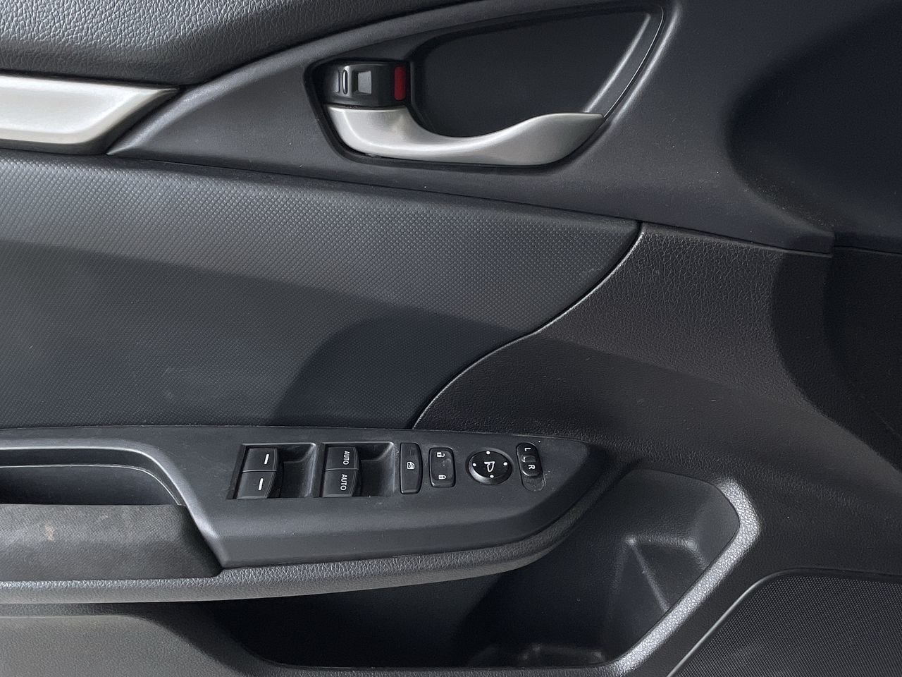 Used 2017  Honda LX image 21