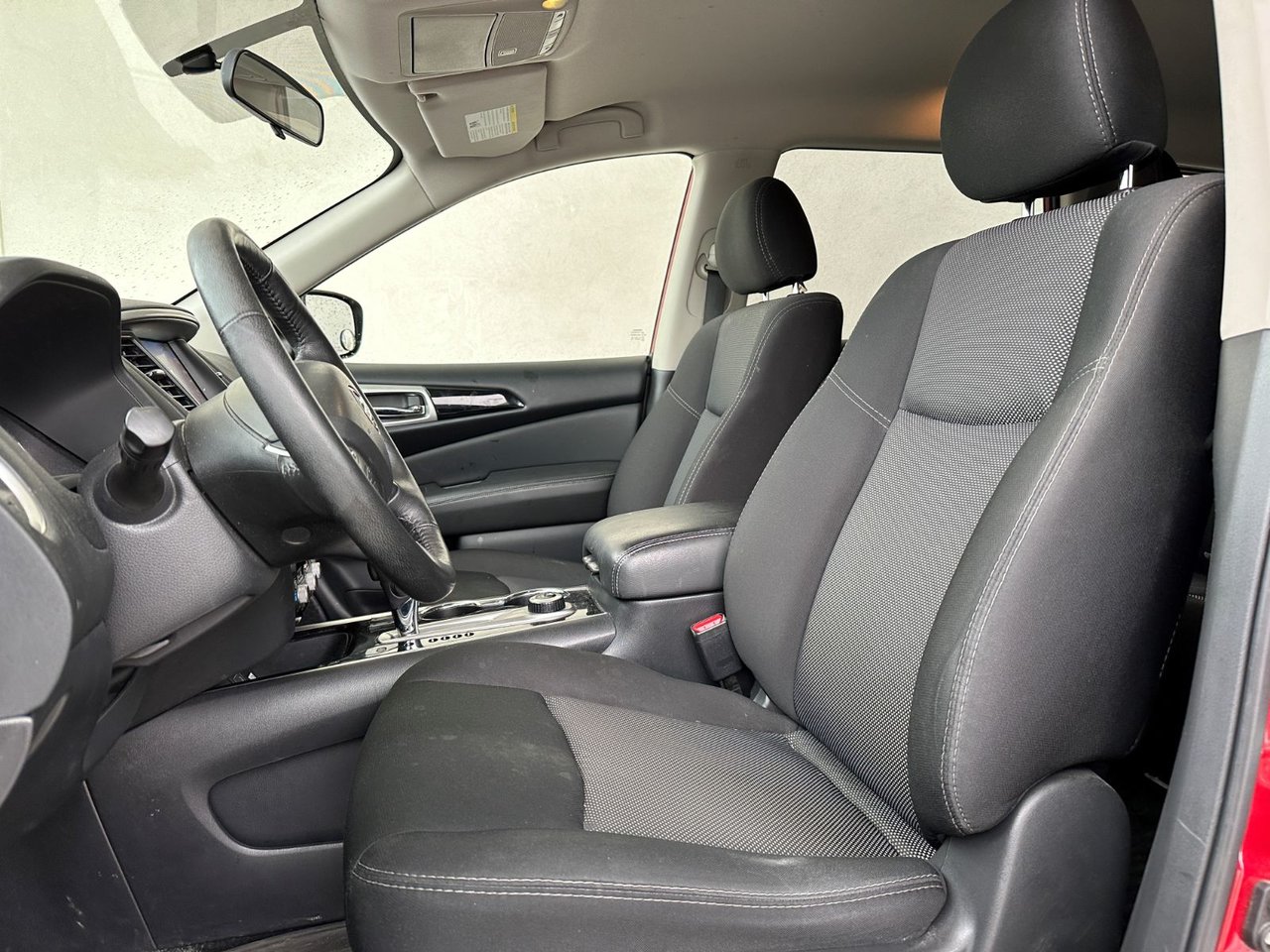 Used 2019 Red Nissan S image 4