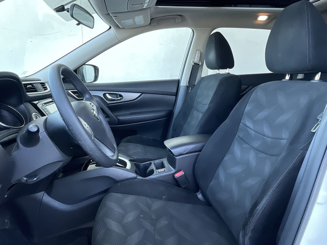 Used 2016 White Nissan SV image 19
