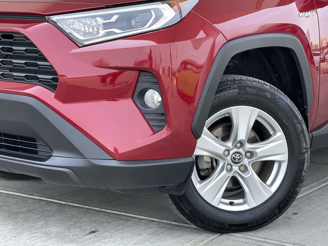 Used 2020 Red Toyota Hybrid XLE image 18