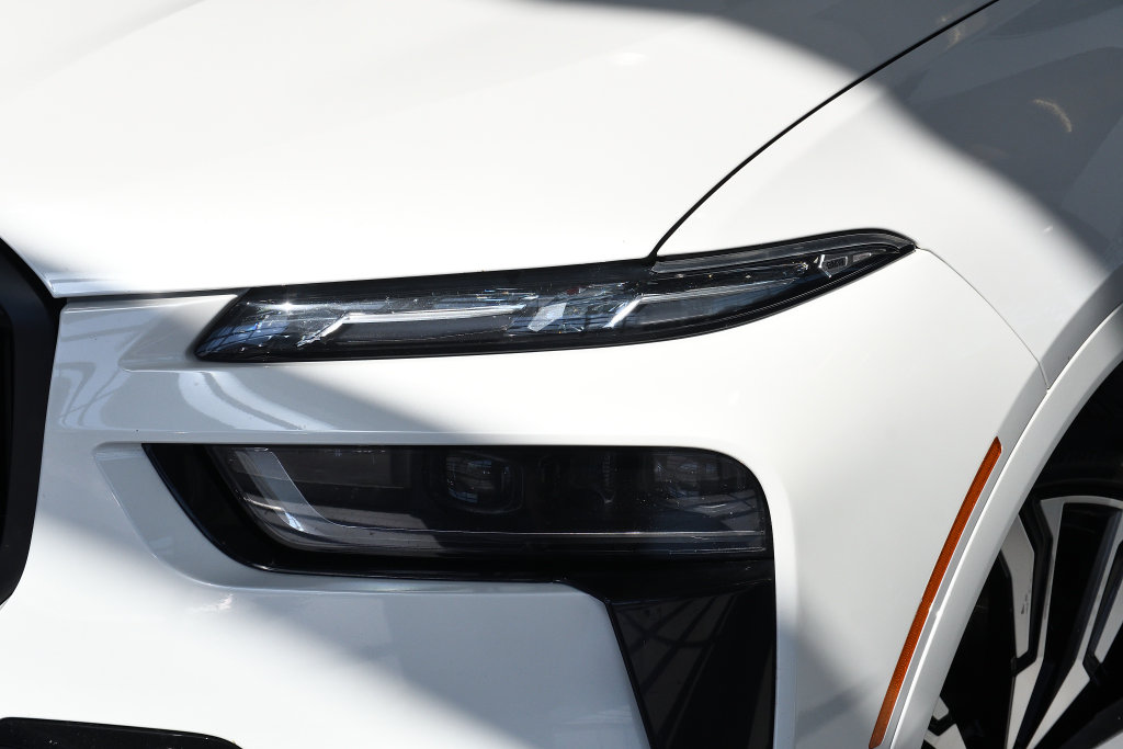 2025 BMW X7 M