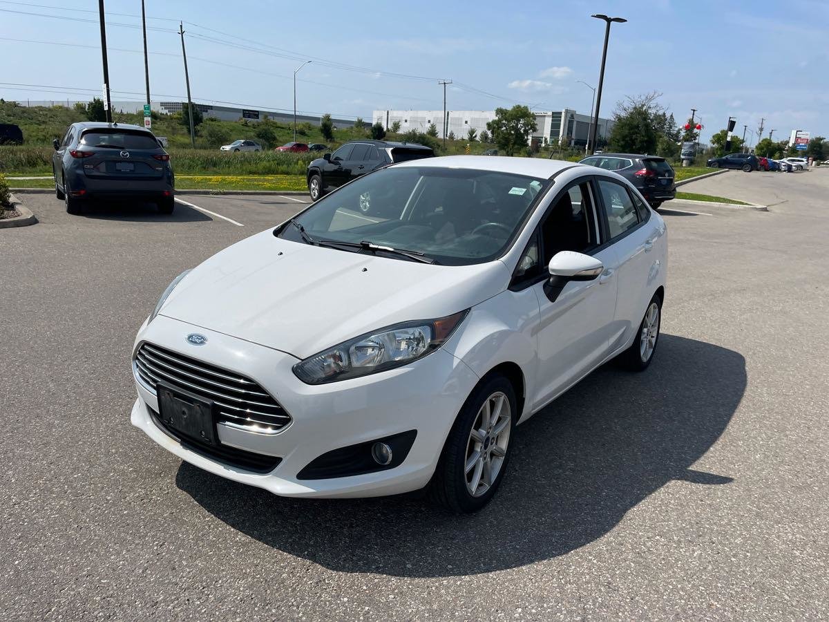 Used 2015 white Ford (4) SE image 9
