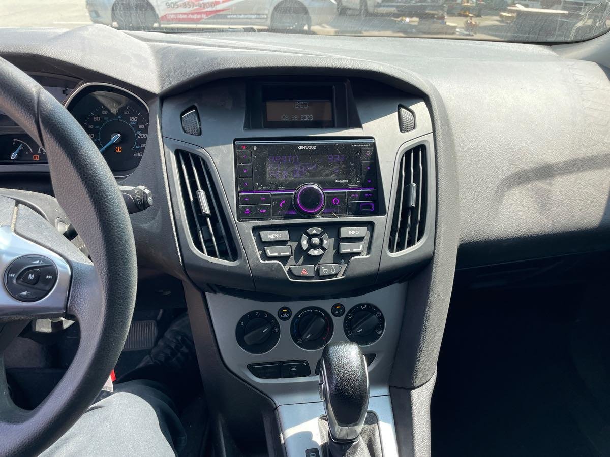 Used 2012  Ford SE Hatchback image 9