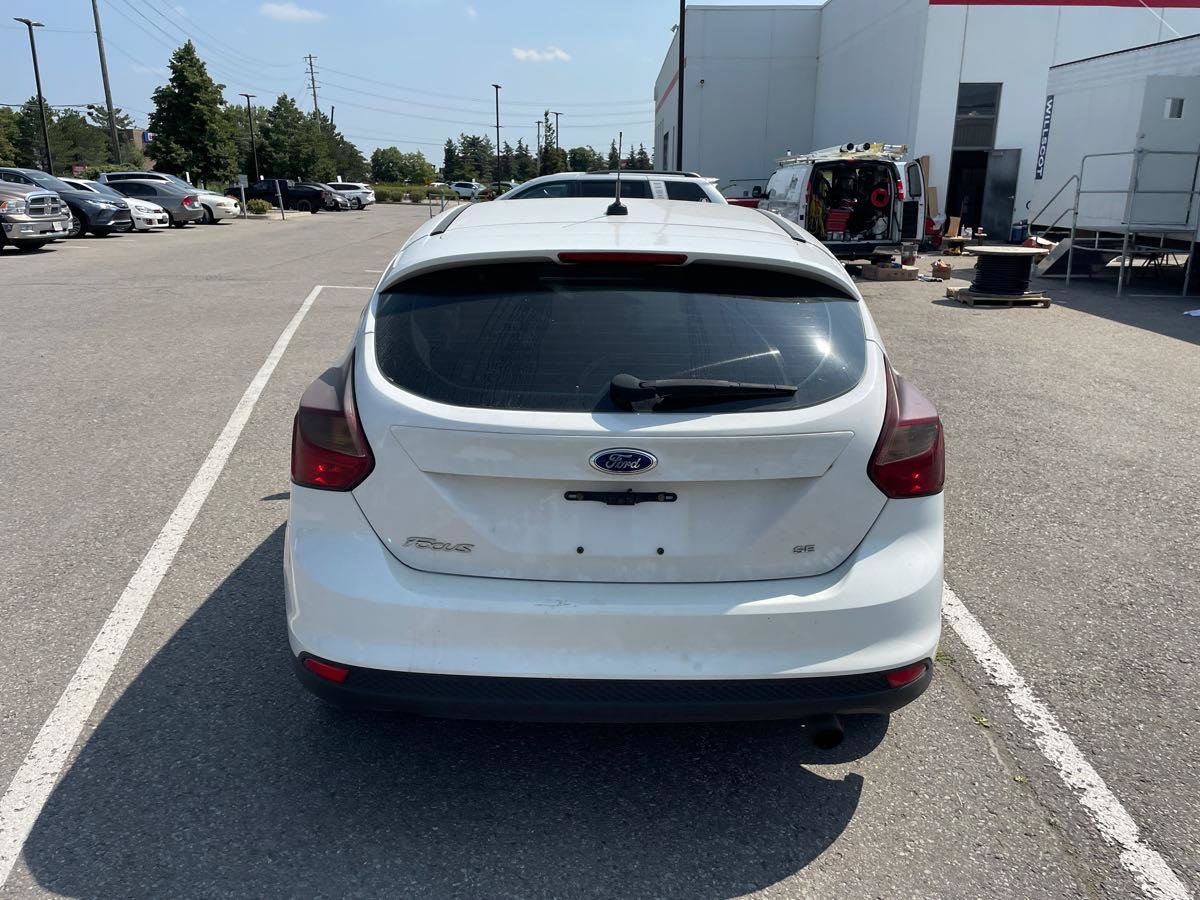 Used 2012  Ford SE Hatchback image 7