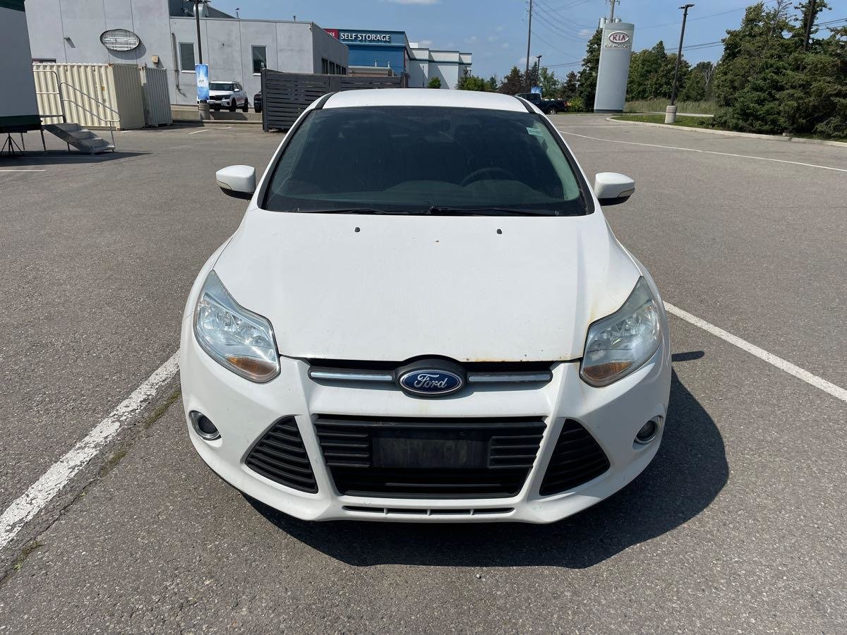 Used 2012  Ford SE Hatchback image 5