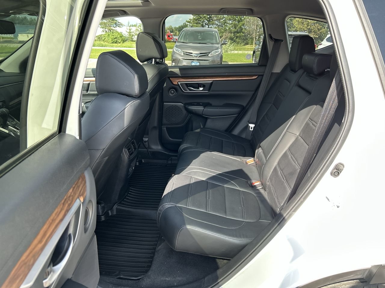 Used 2021 White Honda EX-L 4WD image 30