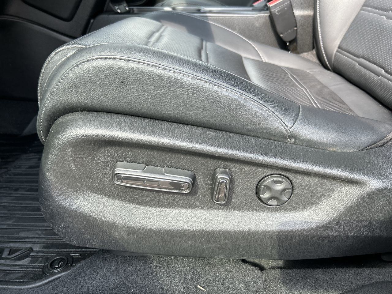 Used 2021 White Honda EX-L 4WD image 20