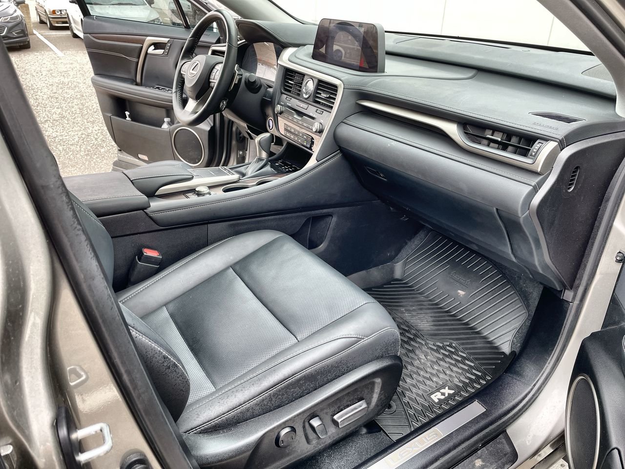 Certified Used 2022  Lexus RX 450h image 32