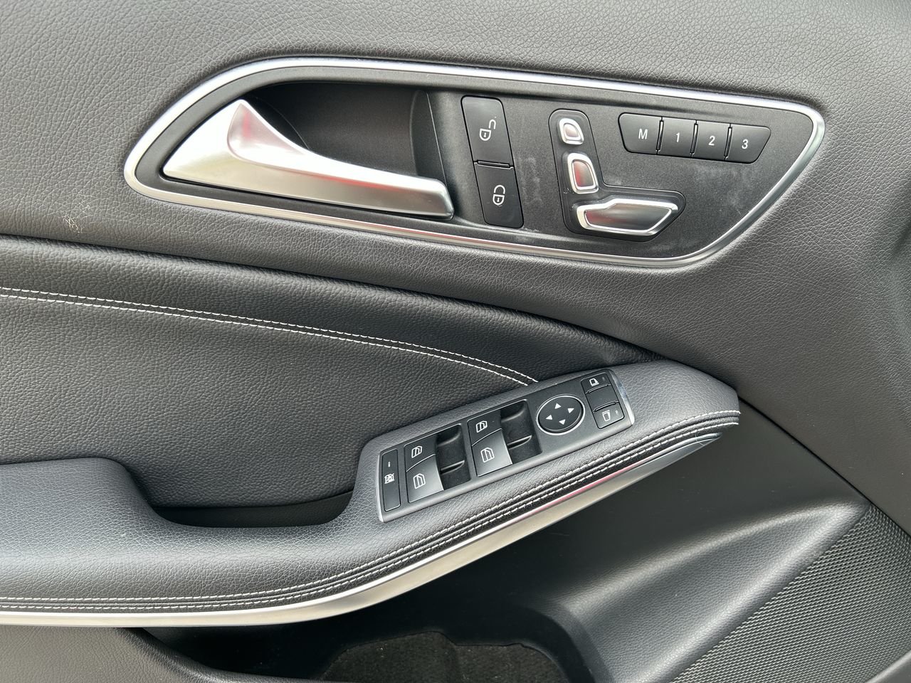 Certified Used 2019 Black Mercedes-Benz 4MATIC SUV image 21