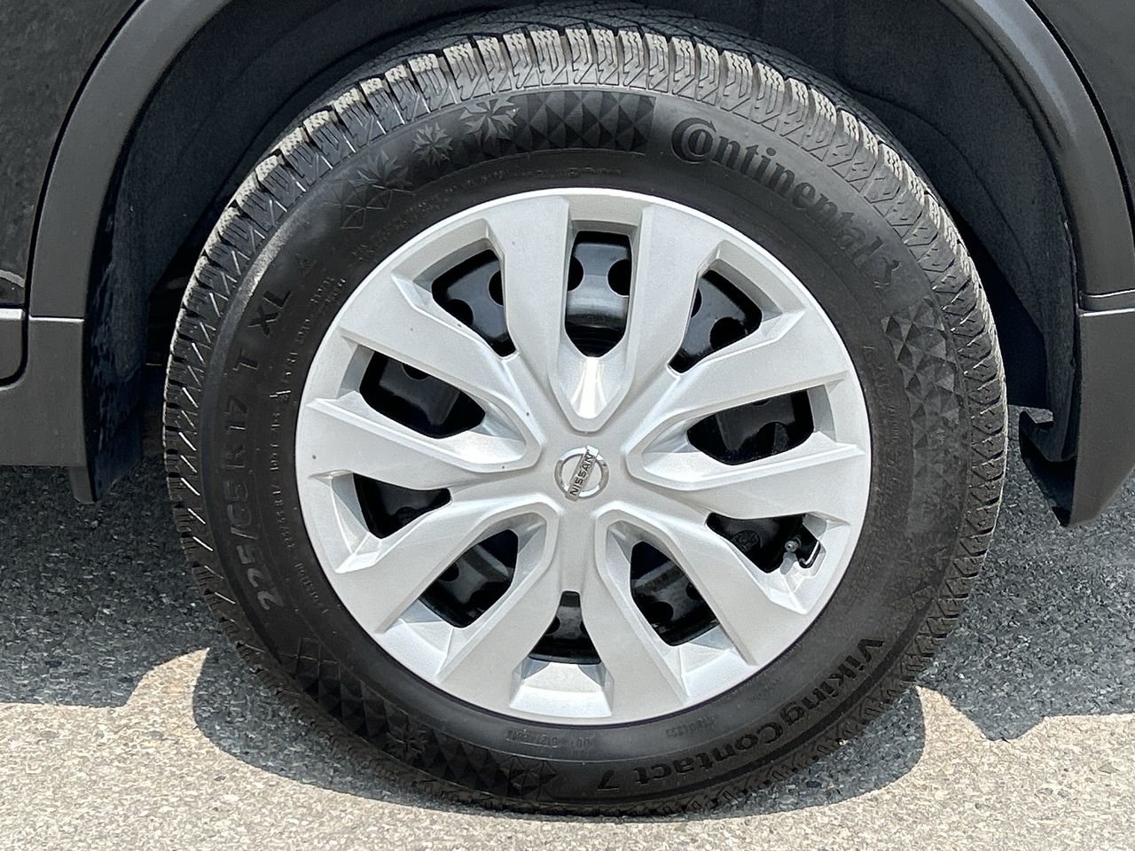 Used 2017 Black Nissan S AWD CVT image 18